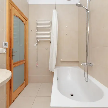 Spacious & Elegant For 8 Guests In By Renters Apartman Sopot