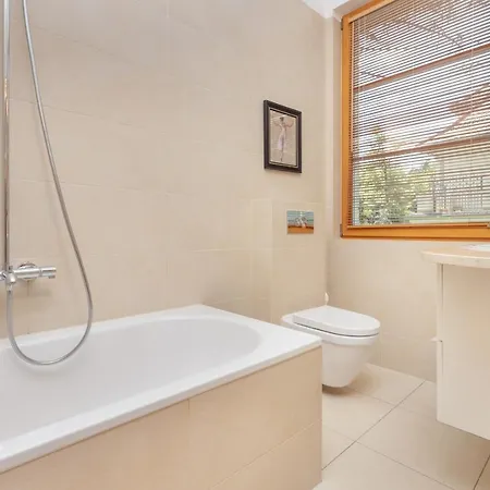 Spacious & Elegant For 8 Guests In By Renters Διαμέρισμα *