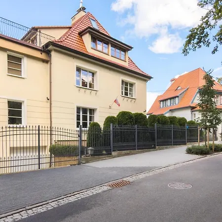 Spacious & Elegant For 8 Guests In By Renters Διαμέρισμα