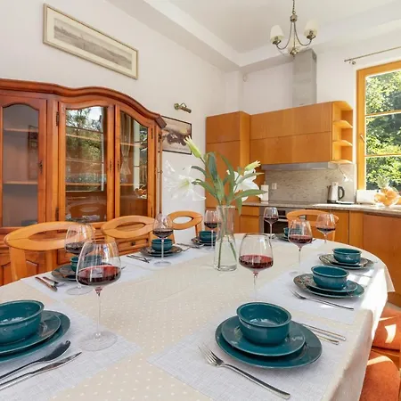 Spacious & Elegant For 8 Guests In By Renters Σόποτ