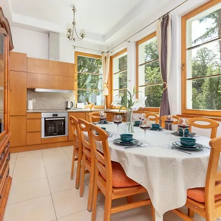 Spacious & Elegant For 8 Guests In By Renters Σόποτ